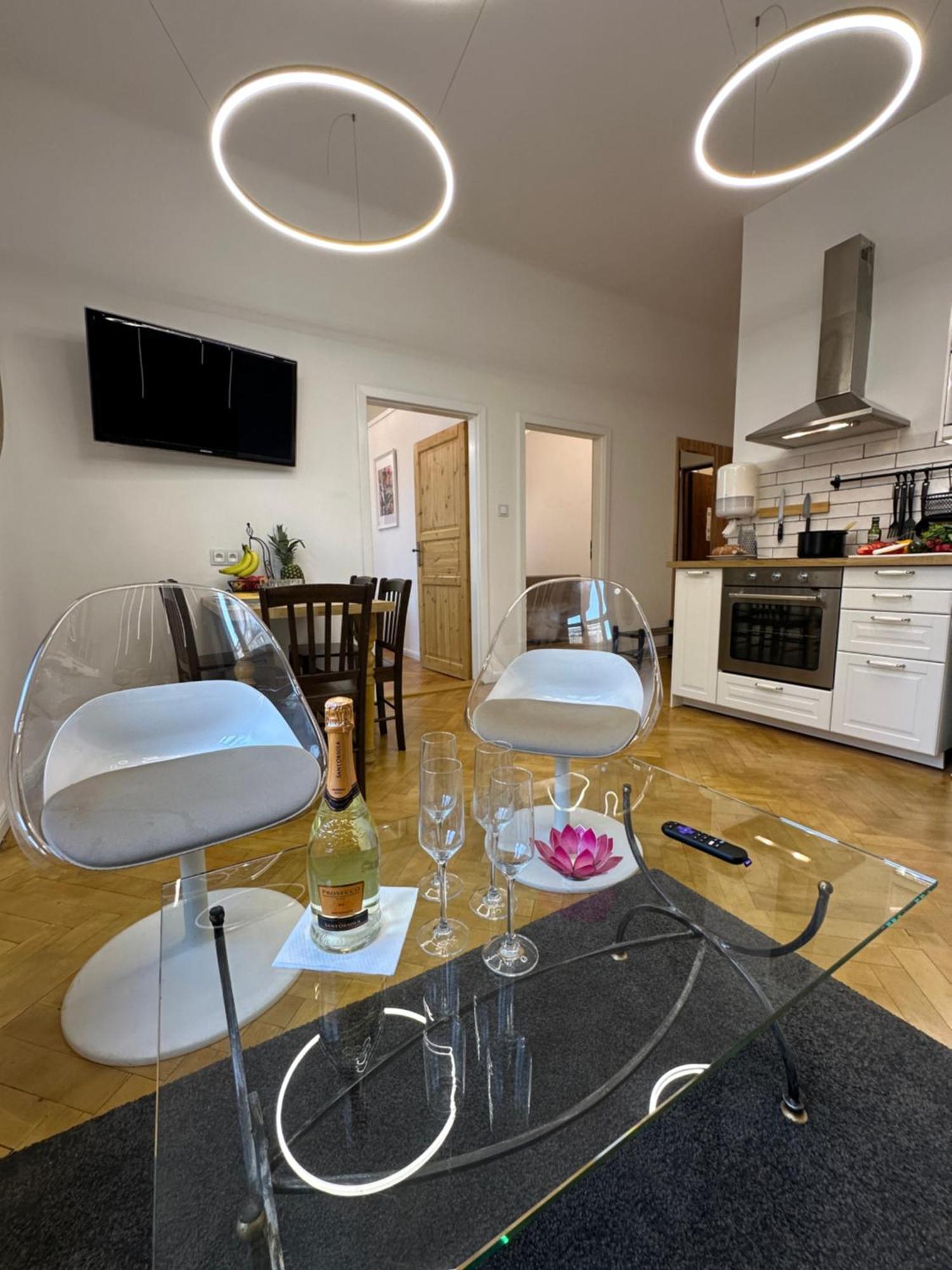 Karlin Balcony Apartment Praga Zewnętrze zdjęcie