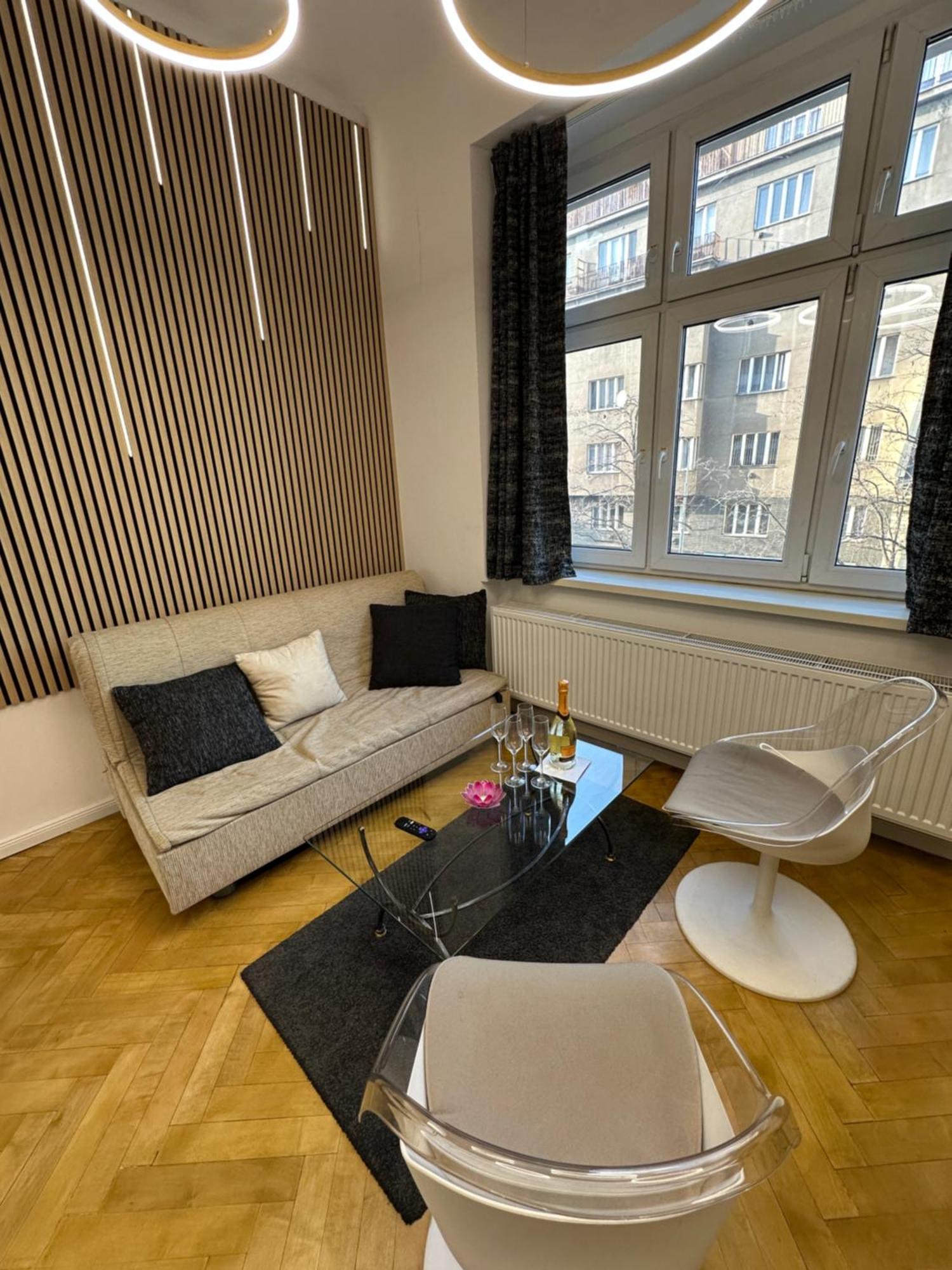 Karlin Balcony Apartment Praga Zewnętrze zdjęcie