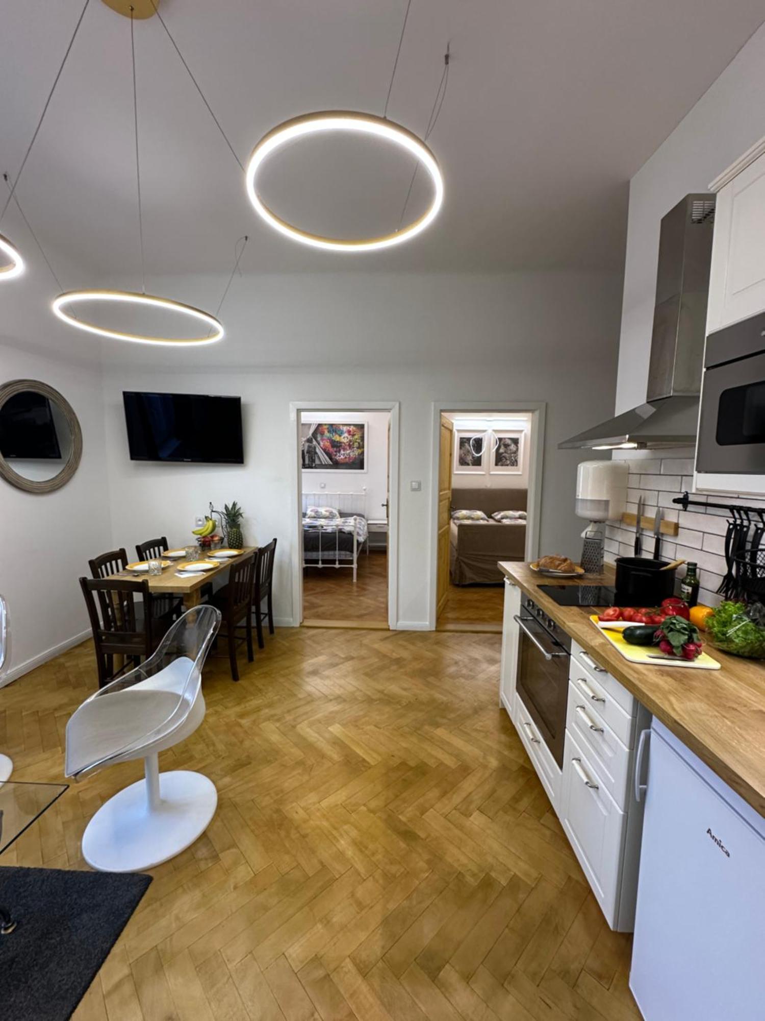 Karlin Balcony Apartment Praga Zewnętrze zdjęcie
