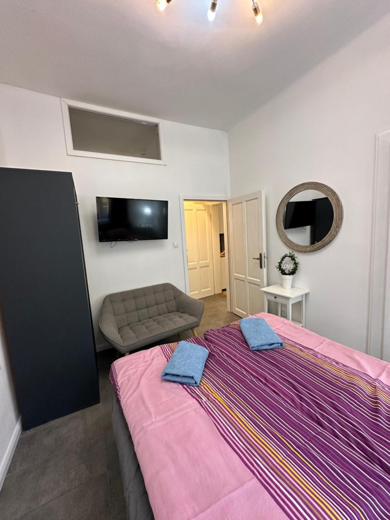Karlin Balcony Apartment Praga Zewnętrze zdjęcie