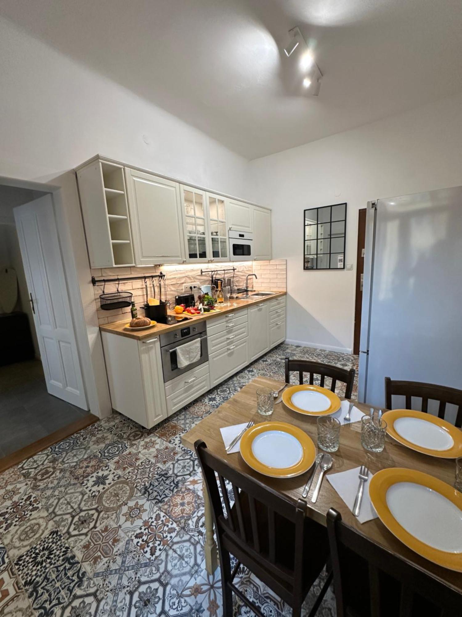 Karlin Balcony Apartment Praga Zewnętrze zdjęcie